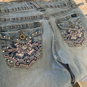 super cute low rise flare jeans !!